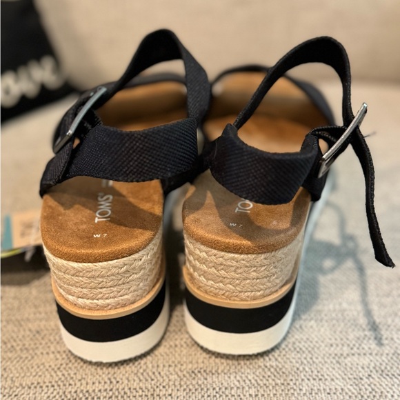 TOMS Women’s Diana Black Canvas Buckle Wedge Size 7 - Picture 3 of 9